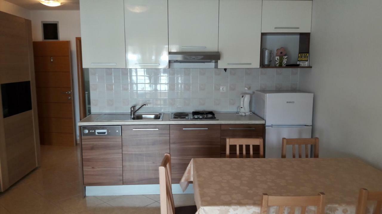 Apartmani Luna Новалья Экстерьер фото